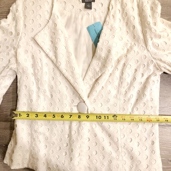 Kenneth Cole white blazer for Soring/Summer - Picture 8 of 8
